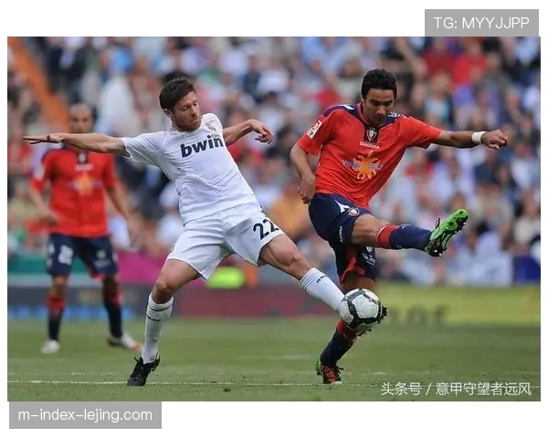 伊朗中场防守组织严密 埃扎托拉希与努罗拉希配合默契度高